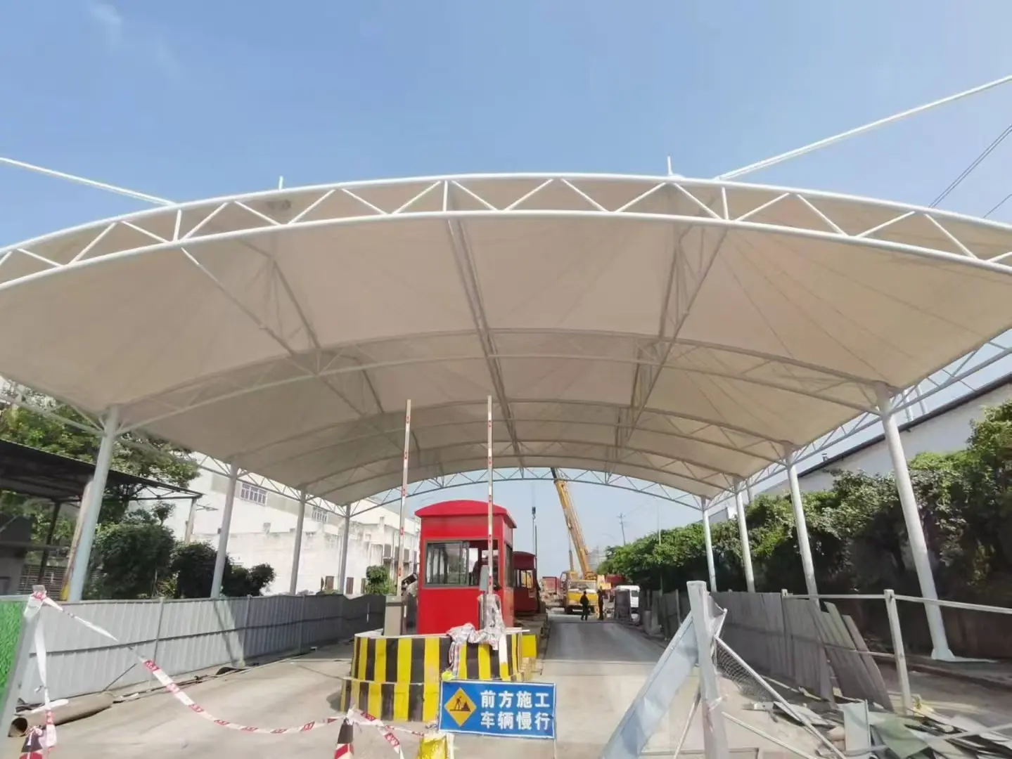 【贵州丹寨雨棚】怎么选择【源头工厂】：解决雨棚建造盲目选择的选型标准